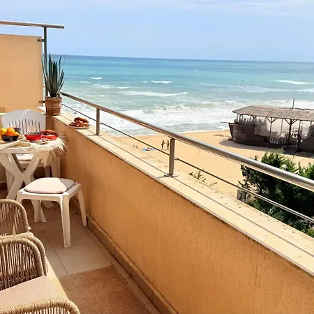 G404 - - Beachfront Apartament