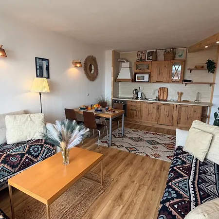 G404 - - Beachfront Apartament