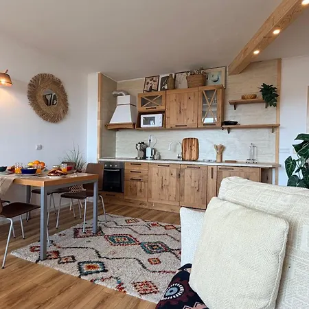 G404 - - Beachfront Apartament