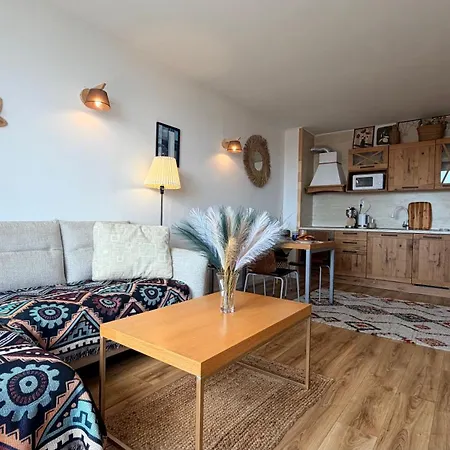 G404 - - Beachfront Apartament *
