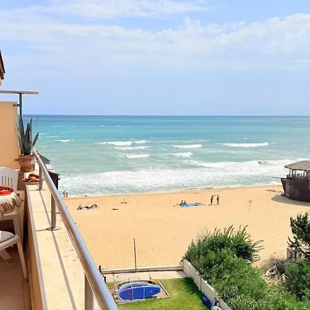 G404 - - Beachfront *
